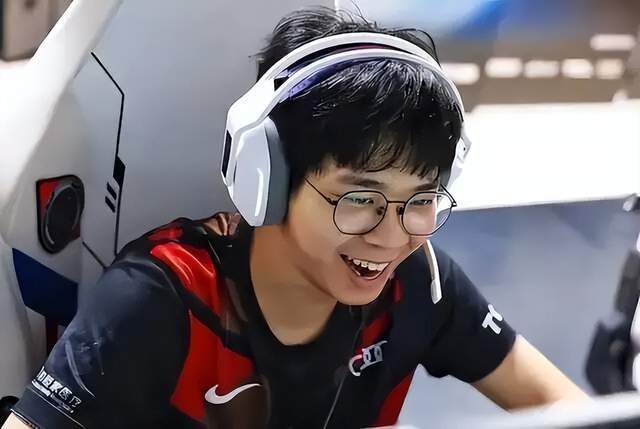 原创
            前TES上单因口嗨iG被永封，代价惨痛自嘲过街老鼠，直言未来可能不播！